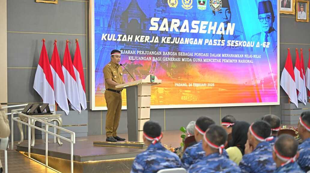 Wagub Vasco sambut rombongan siswa sesko AU di Auditorium Istana Gubernur, Senin (24/02//2025). ( Foto : Biro Adpim Sumbar).