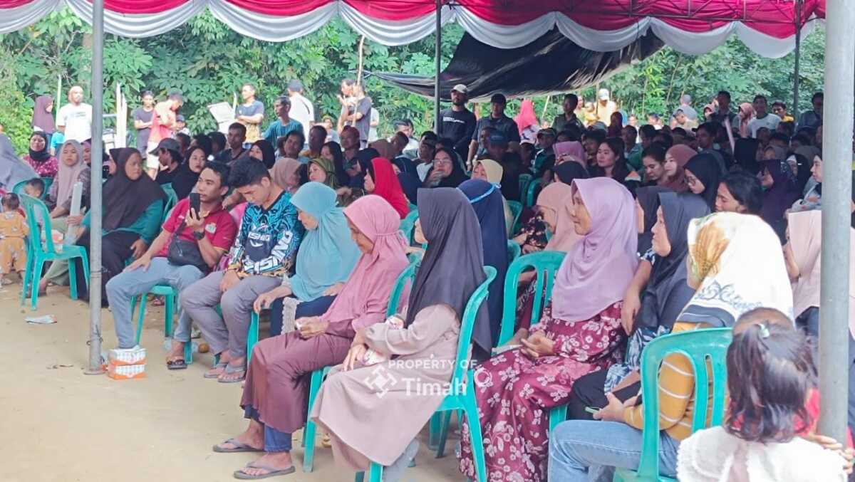 PT Timah Tbk melakukan kegiatan sosialisasi penambangan dengan masyarakat Dusun Tanah Merah, Desa Baskara Bakti, Kecamatan Namang, Kabupaten Bangka Tengah, Kamis (6/02/2024). (Timah)