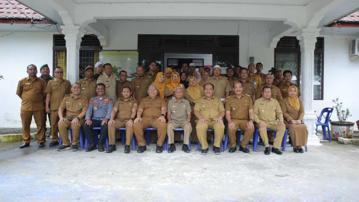 temu pamit bupati Asahan (1) Bupati Asahan H. Surya, B.Sc mengunjungi beberapa Kecamatan di Kabupaten Asahan untuk temu pamit dengan Aparatur Kecamatan baik ASN maupun honorer, Selasa (04/02/2025). (Foto: Diskominfo Asahan)