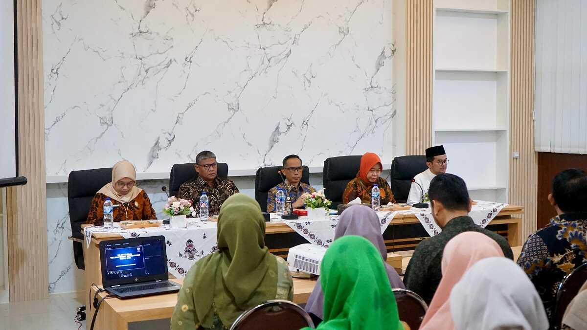 uji butir tes kompetensi pegawai solok Sekda Kab Solok menghadiri kegiatan uji butir soal tes kompetensi kepegawaian (foto: DiskominfokabSolok).
