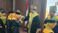 wisuda santri TPQ kecamatan Tebing Wakil Bupati Karimun Anwar Hasyim menghadiri wisuda santri Taman Pendidikan Al Quran (TPQ) se-Kecamatan Tebing bertempat di Gedung Nilam Sari, Kantor Bupati Karimun, Minggu (09/02/2025) pagi. (JurnalTerkini.id/edy kencana)