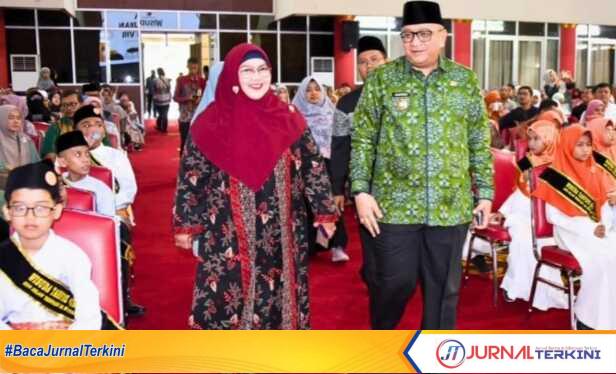 wisuda tahfidz ar royyan Penjabat Wali Kota Padang menghadiri kegiatan Wisuda Tahfidz Al-Qur'an Sekolah Alam Ar-Royyan Angkatan VIII, di Auditorium Muhammad Yunus, Kampus II Universitas Islam Negeri Imam Bonjol (UIN-IB) Padang pada Sabtu (1/2/2025). (JurnalTerkini.id/Amryan)