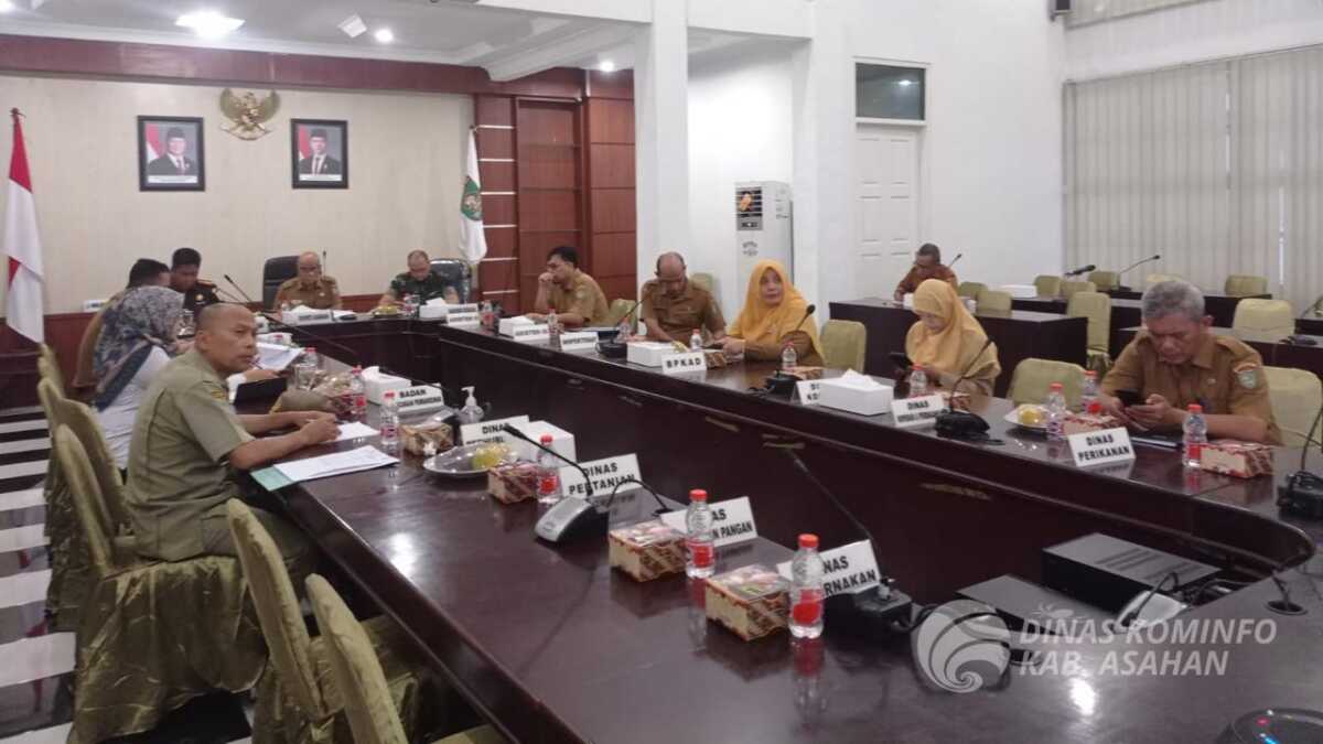 rapat koordinasi pengendalian inflasi dan penandatangan nota kesepahaman kerja sama dalam pengawasan penyelenggaraan perizinan di daerah yang dilaksanakan secara virtual bersama Kementerian Dalam Negeri RI, Kementerian dan Lembaga terkait, serta seluruh Pemerintah Daerah Provinsi dan Kabupaten/Kota se-Indonesia, Selasa (4/2/2025). (Diskominfo Asahan)