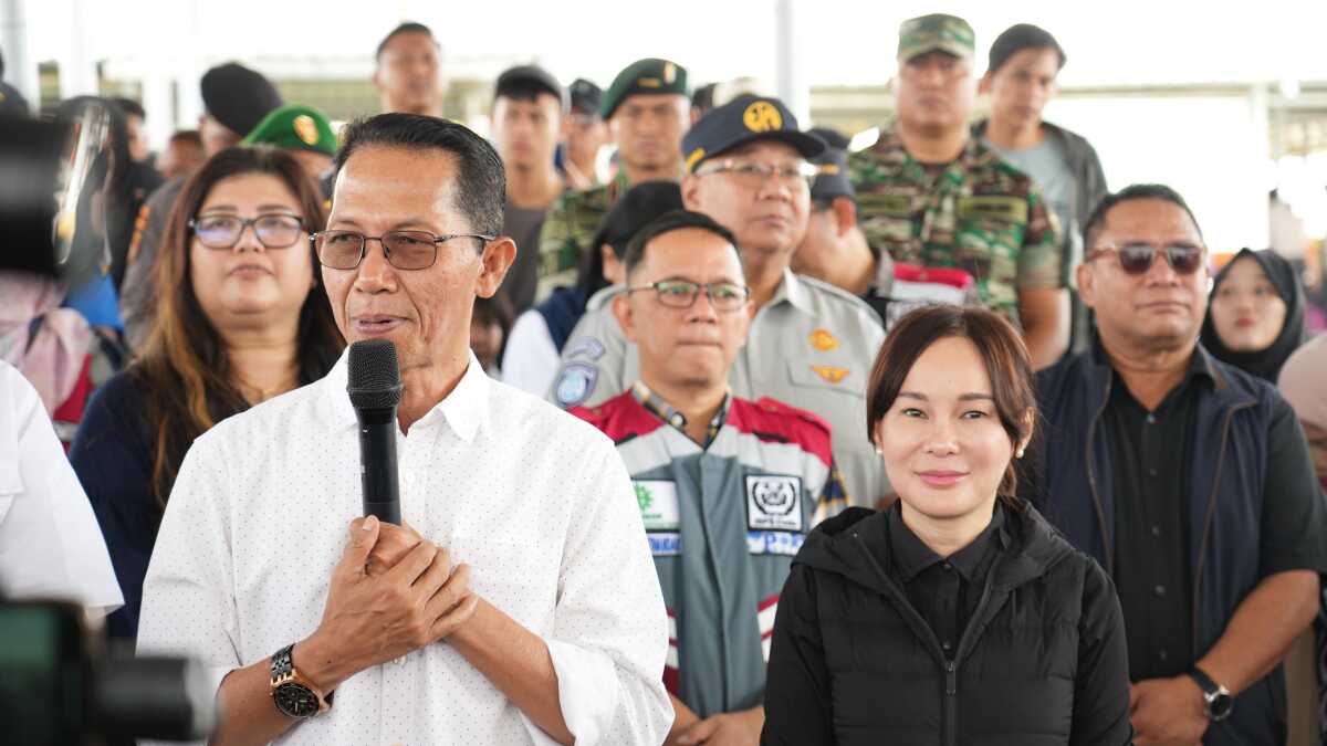 Amsakar-Claudia tinjau arus mudik Kepala BP Batam, Amsakar Achmad bersama Wakil Kepala BP Batam, Li Claudia Chandra melakukan peninjauan langsung kondisi arus mudik, Jumat (28/3/2025). (Foto: humasbpbatam)