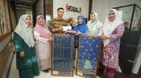 IMG-20250306-WA0032 Ketua Umum Dewan Kerajinan Nasional Daerah kabupaten Indragiri Hilir hj Katerina Susanti Herman mempemossi kan Berbagai produk kerajinan khas Inhil di Hotel-hotel di Kota Tembilahan, kamis (6/3/2025).