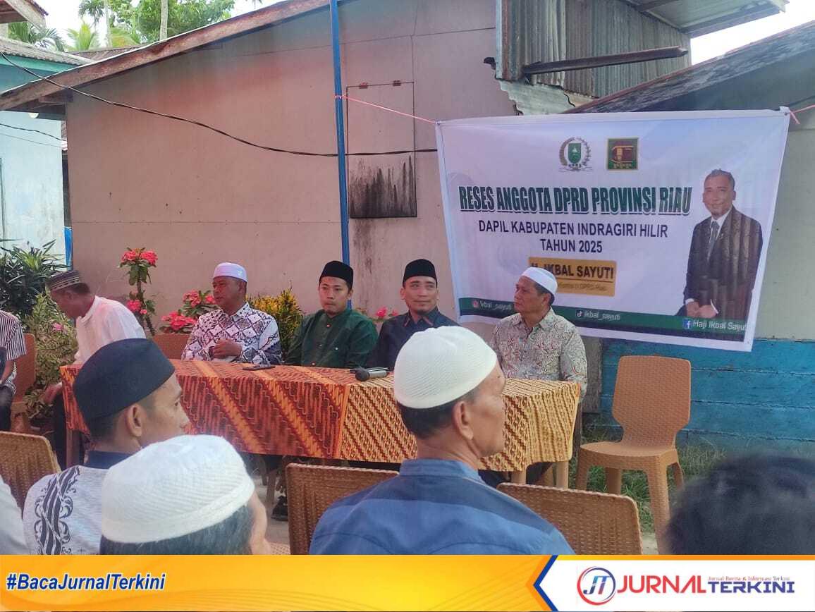 Anggota komisi II DPRD Riau H Ikbal Sayuti melaksanakan kegiatan reses II Tahun 2025 di Parit Gembira Dusun Kenanga, Desa Sanglar kecamatan Reteh (8/3/2025)