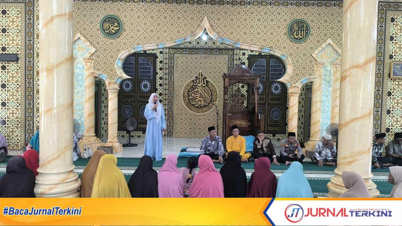 Wabup Inhil Yuliantini hadiri acara buka puasa bersama masyarakat dan Forum Koordinasi Pimpinan Kecamatan (Forkopimcam) di Kecamatan Gaung.