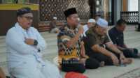 Masjid Agung h Achmad bakrie Badan Kesejahteraan Masjid (BKM) Agung H. Achmad Bakrie Kisaran menyalurkan bantuan kepada 50 orang anak yatim dan 87 orang kaum dhuafa yang berada di sekitaran Kota Kisaran, Jumat (14/03/2025). (Diskominfo Asahan)