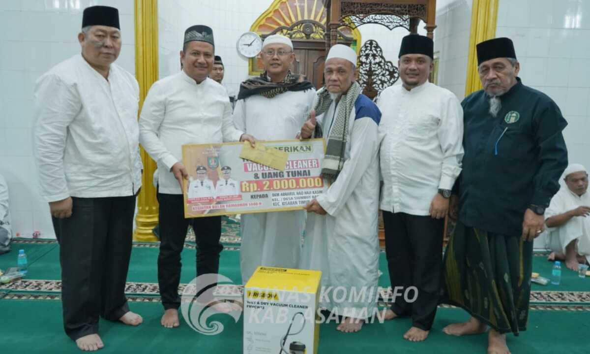 Pemkab Asahan safari Ramadhan Pemerintah Kabupaten Asahan melaksanakan Safari Ramadhan Khusus di dua Masjid yaitu Masjid Al-Hidayah Kelurahan Sidodadi Kecamatan Kota Kisaran Barat dan Masjid Haji Qosim Kelurahan Siumbut-Umbut Kecamatan Kota Kisaran Timur pada Ramadhan hari ke-15, Jumat (14/03/2025). (Diskominfo Asahan)