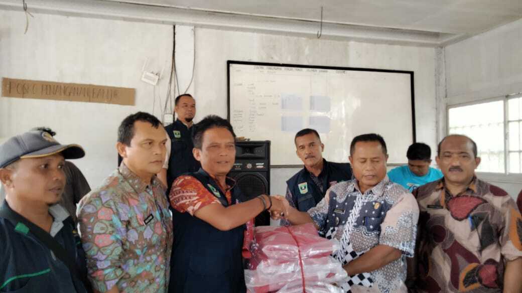 Pemprov Sumbar Salurkan 534 Kg Beras dan Kebutuhan Logistik untuk Warga Terdampak Banjir di Palangai Gadang, Kamis (13/03/2025). (Foto Adpim sumbar).