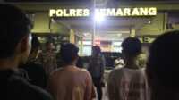 AKBP Ratna memberikan arahan langsung kepada puluhan remaja di Mapolres Semarang pada Selasa malam. / Dok.Foto.Humas Polres Semarang. (jurnalterkini.id/Ponco)