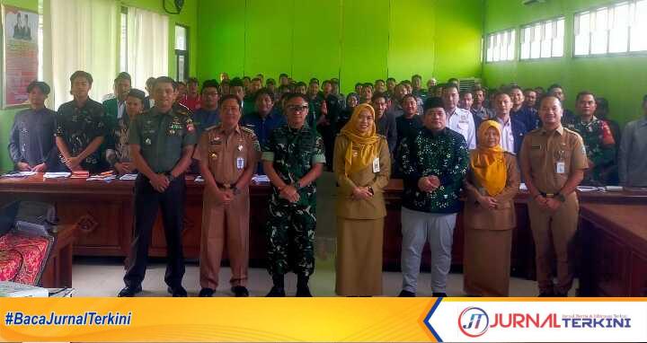 Sesi Foto Bersama dalam kegiatan penyuluhan Hukum Terpadu Berbasis Ketahanan Negara di Kecamatan Wedung Demak. (jurnalterkini.id/Ponco)