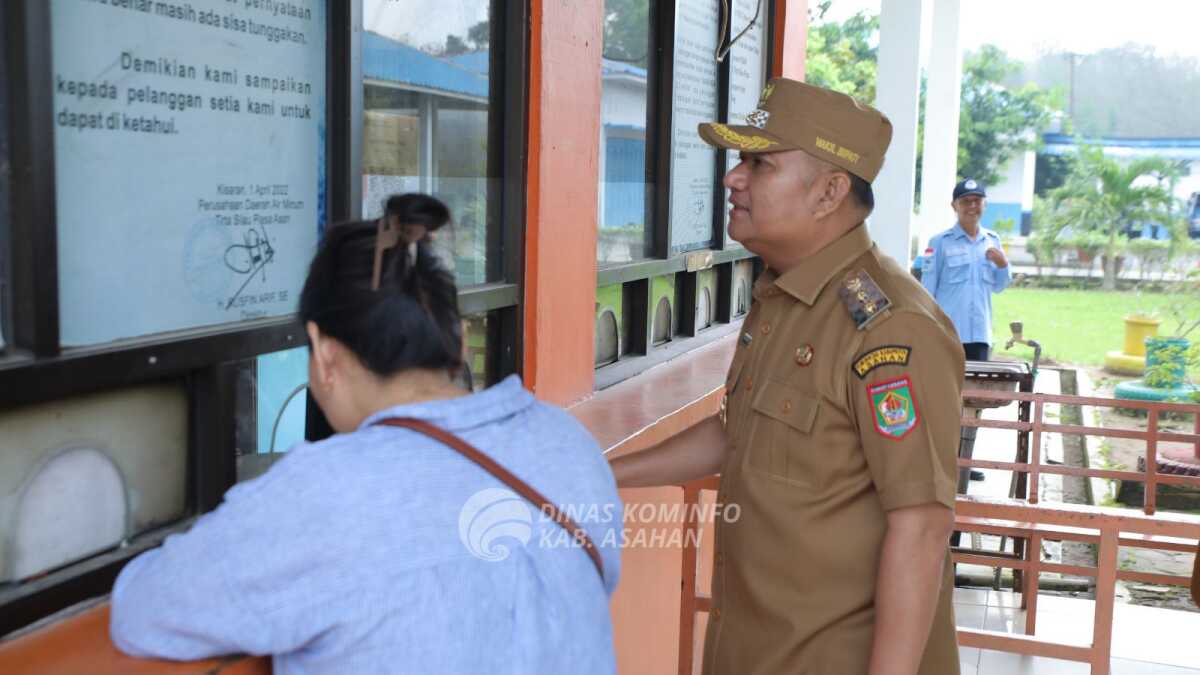 Wabup Asahan sidak OPD Wakil Bupati Asahan Rianto, SH., M.AP kembali melakukan sidak ke beberapa Organisasi Perangkat Daerah (OPD) di Kabupaten Asahan di antaranya PDAM Tirtandi Silau Piasa, Dinas Pendidikan, Dinas Perikanan, Sat Pol PP, Dekranasda Kabupaten Asahan, Selasa (18/03/2025). (Diskominfo Asahan)