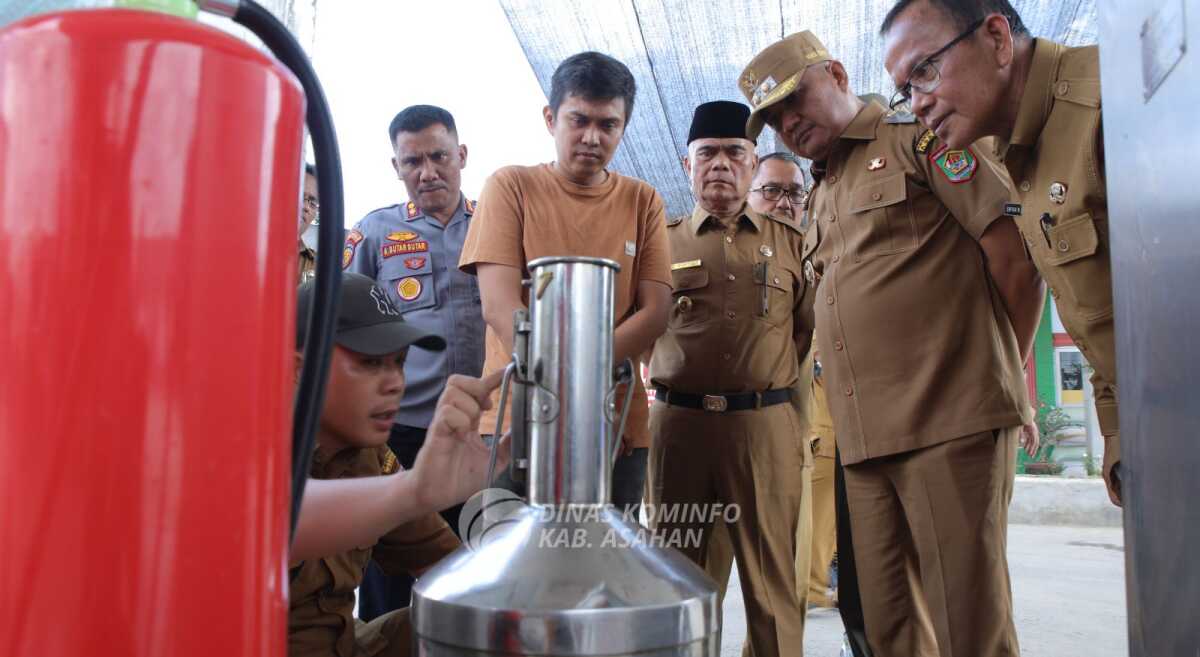 Wakil Bupati Asahan Rianto, SH., M.A.P melaksanakan infeksi mendadak bahan bakar minyak (BBM) yang berada di spbu simpang Tanjung Alam Kecamatan Kota Kisaran Timur, Kabupaten Asahan, Sumatera Utara, Selasa (18/03/2025). (Diskominfo Asahan)