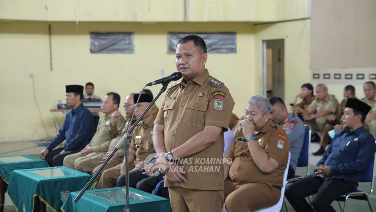 Pemerintah Kabupaten Asahan menyerahkan bantuan beras kepada 1.000 orang kaum dhuafa yang berasal dari Kecamatan Kota Kisaran Barat dan Kecamatan Kota Kisaran Timur di Gedung Serbaguna Kisaran, Selasa (18/03/2025). (Diskominfo Asahan)