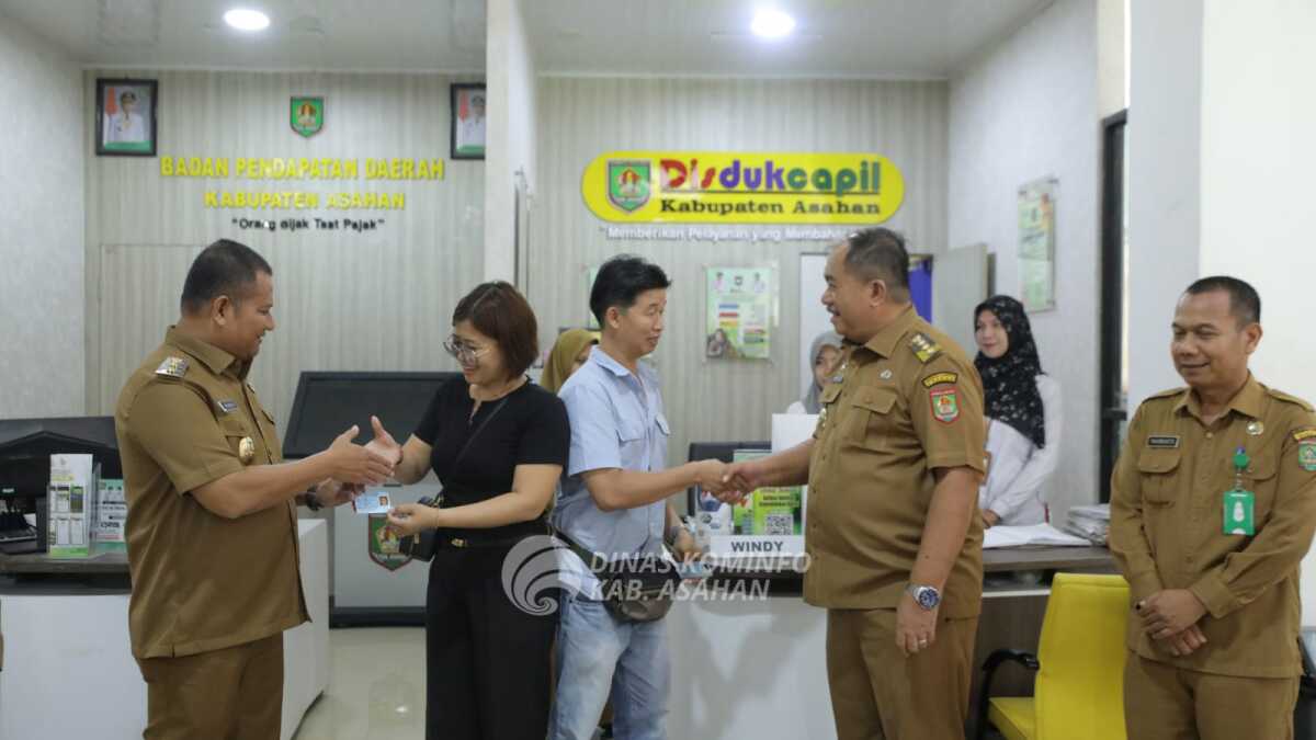 Bupati Asahan Taufik Zainal Abidin Siregar, S.Sos., M.Si inspeksi mendadak atau sidak ke Mall Pelayanan Publik (MPP), Selasa (04/03/2025). (Diskominfo Asahan)