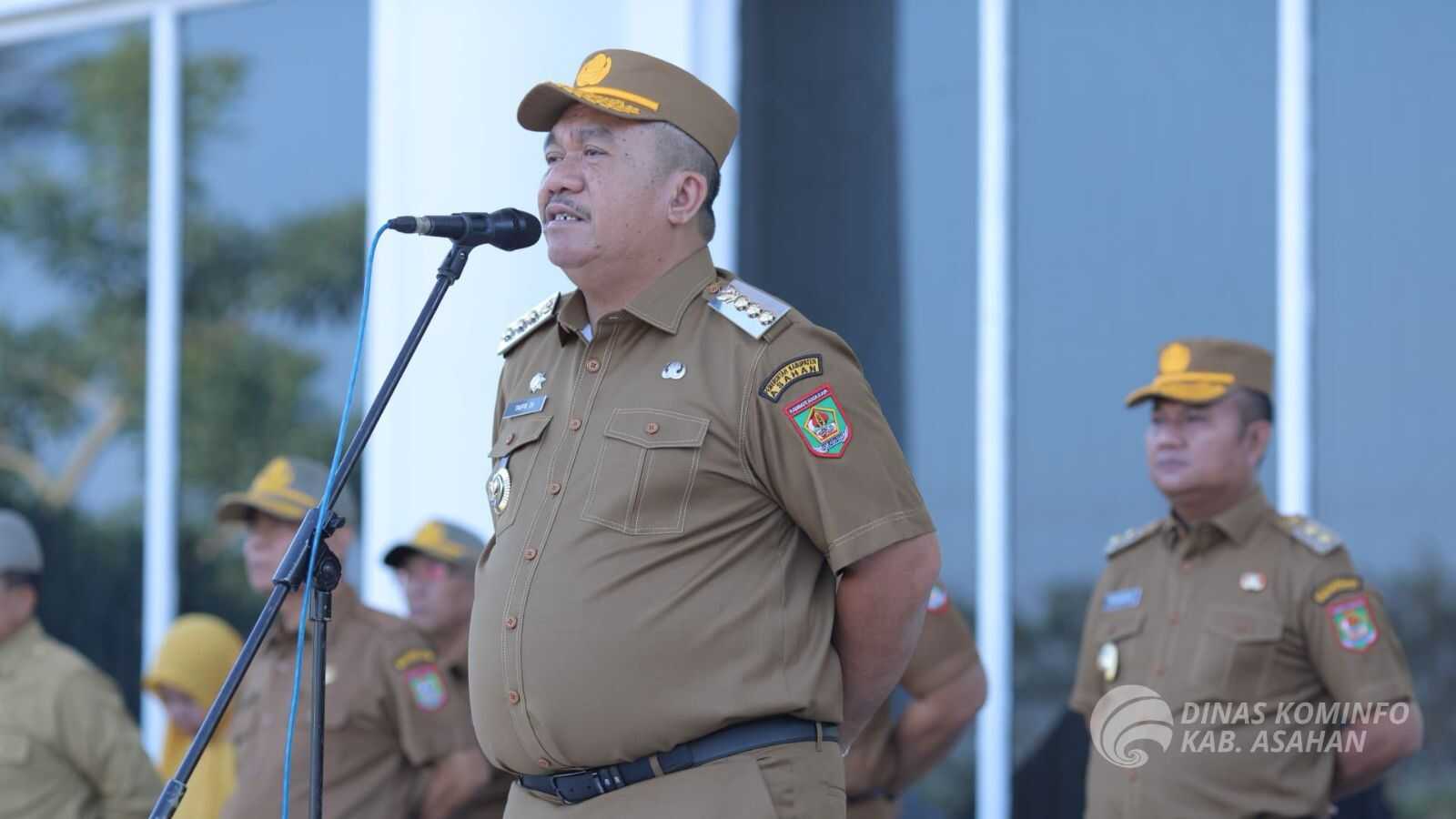 bupati asahan pimpin apel Bupati Asahan Taufik Zainal Abidin, S. Sos., M. Si memimpin Apel perdana bulan Maret di Halaman Kantor Bupati Asahan, Senin (03/03/2025). (diskominfo asahan)