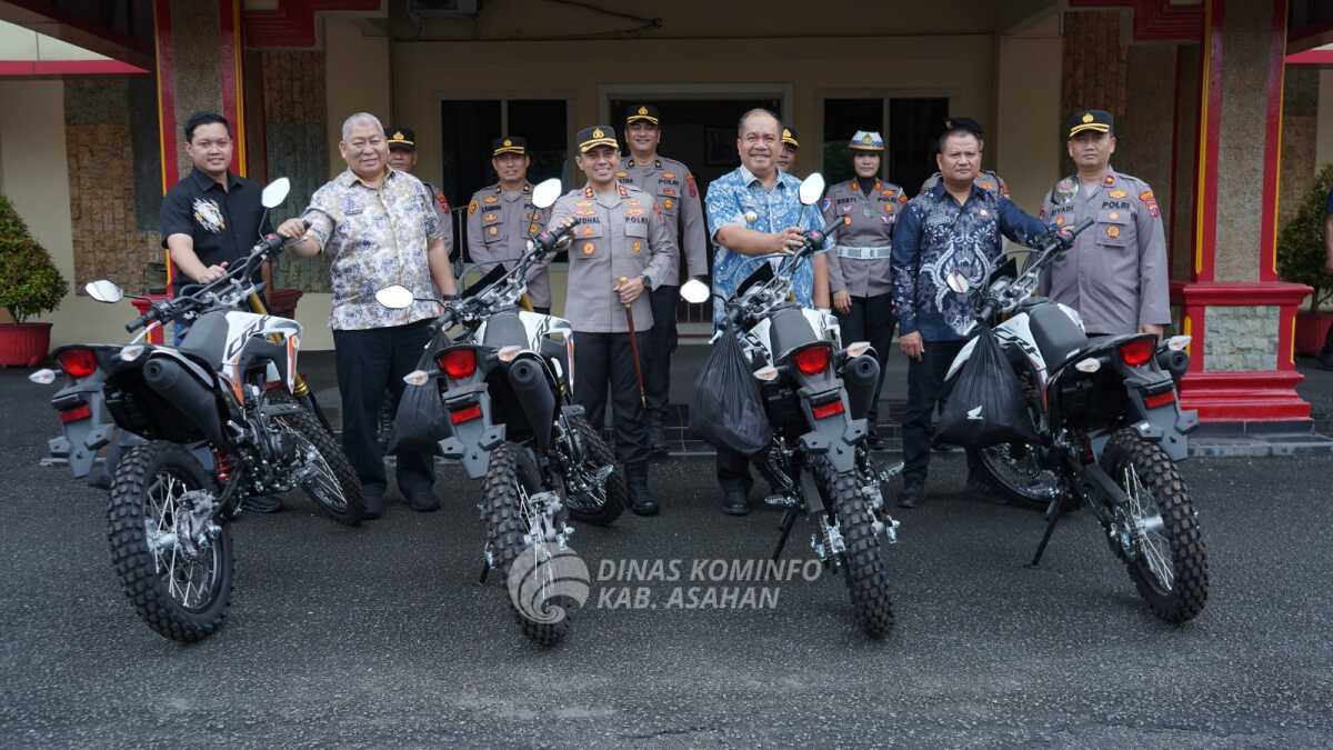 bupati serahkan bantuan motor ke Polres Asahan Bupati Asahan Taufik Zainal Abidin Siregar menyerahkan 4 unit sepeda motor kepada Polres Asahan, Kamis (06/03/2025). (Diskominfo Asahan)