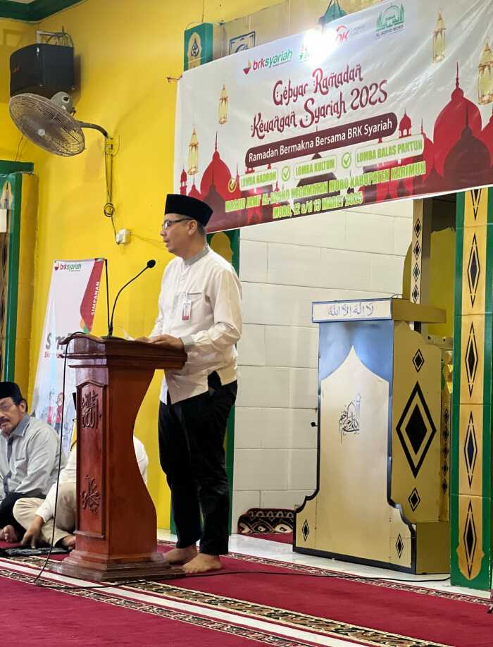 Branch Manager PT BRK Syariah Cabang Tanjung Balai Karimun Wiwin Syahputra ketika memberikan sambutan tentang lomba gebyar ramadan keuangan syariah 2025 di Moro f,BRK Syariah