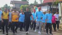 jalan santai hut Dharmasraya Bupati dan Ketua DPRD Dharmasraya jalan santai bersama masyarakat di Lapangan Matador Nagari Koto Baru dan finish di Halaman Kantor Camat Koto Baru, Sabtu (04/01/2025). (Dokumentasi pribadi)