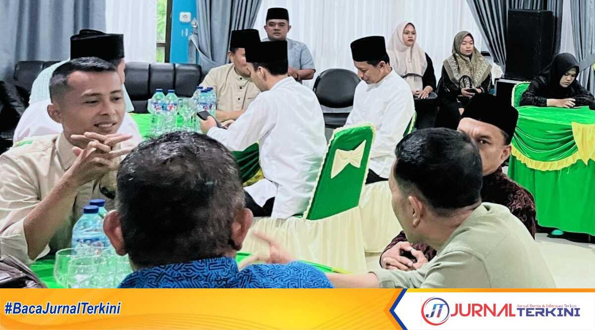 Jaringan Media Siber Indonesia (JMSI) Kabupaten Kampar menggelar buka puasa bersama masyarakat sekaligus memberikan santunan anak yatim yang diselenggarakan di Aula Taman Rekreasi Stanum Bangkinang Kota, Jum’at (21/3/2025). (JurnalTerkini.id/canggih)