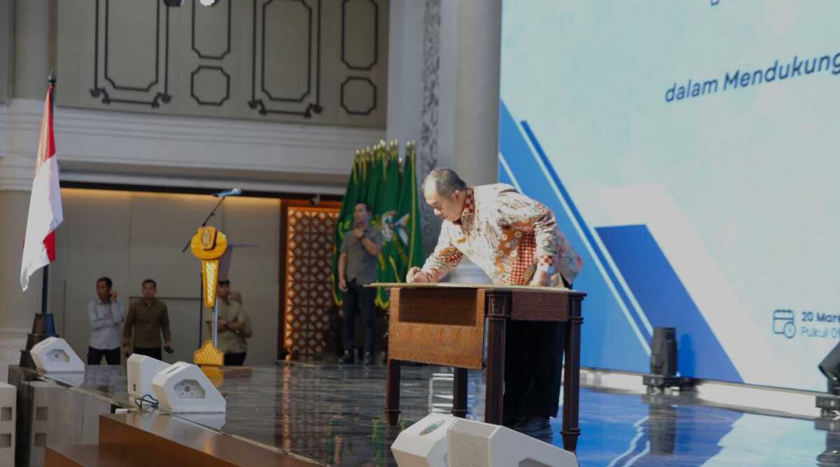 Bupati Asahan Taufik Zainal Abidin Siregar, S.Sos., M.Si mengikuti Konsultasi publik dalam rangka penyusunan dokumen RPJMD 2025-2029 dan RKPD 2026 Provinsi Sumatera Utara yang bertempat di Aula Raja Inal Siregar, Kantor Gubernur, Jalan Diponegoro, Medan, Kamis (20/03/2025). (Diskominfo Asahan)