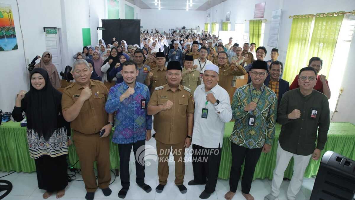 Wakil Bupati Asahan, Rianto membuka acara Edukasi Pasar Modal Syariah yang bertempat di Pondok Pesantren Bina Ulama Kisaran, Selasa 18 Maret 2025. (diskominfo asahan)
