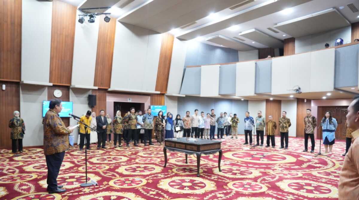 pelantikan Deputi BP Batam 1 Menteri Koordinator Bidang Perekonomian Republik Indonesia selaku Ketua Dewan Kawasan Perdagangan Bebas dan Pelabuhan Bebas Batam, Airlangga Hartarto melantik tujuh Anggota/Deputi di lingkungan BP Batam di Jakarta pada Kamis (13/3/2025). (Foto: humasbpbatam)