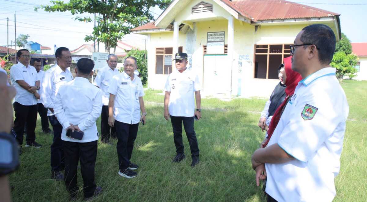 Wakil Bupati Asahan, Rianto, SH., MAP, melakukan peninjauan ke beberapa lokasi lapangan untuk pembangunan Balai Latihan Kerja (BLK) Kabupaten Asahan, Rabu (26/03/2025). (Diskominfo Asahan)