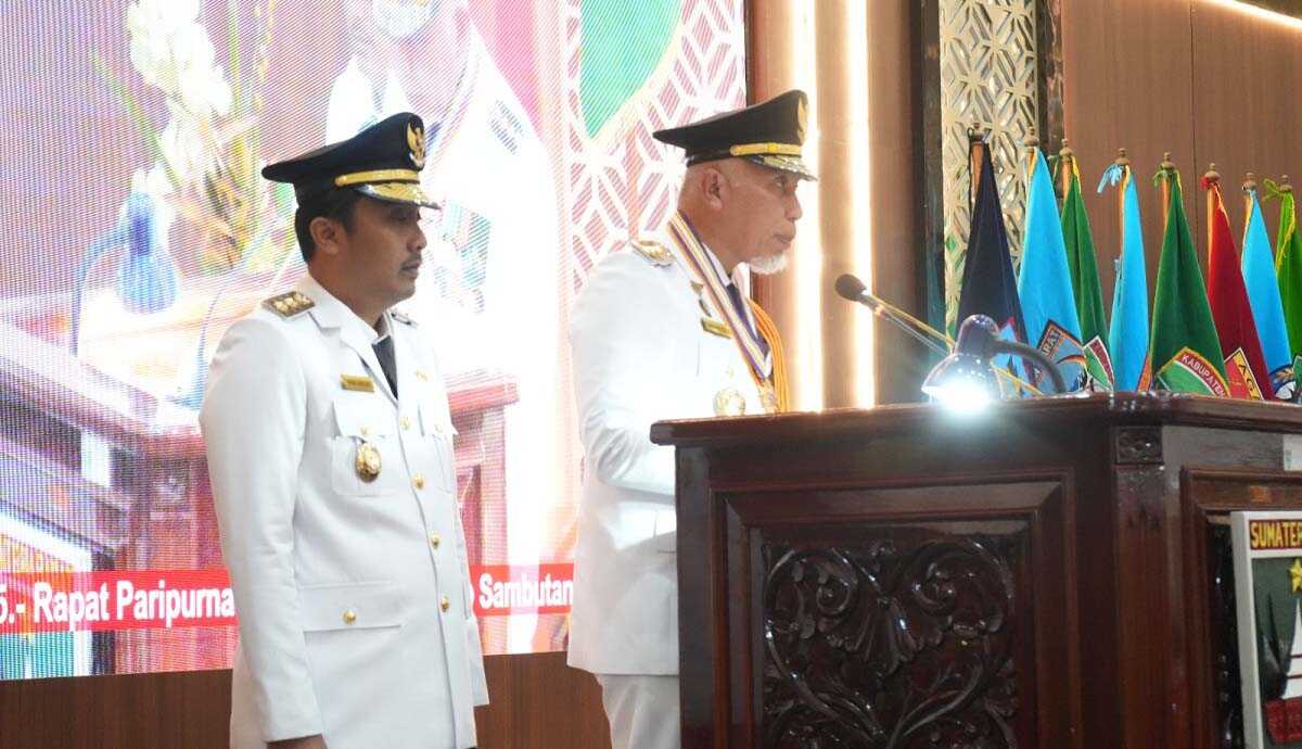 pidato perdana gubernur sumbar di dprd Gubernur Sumbar Mahyeldi Ansharullah didampingi Wakil Gubernur Vasko Ruseimy pidato di depan pimpinan DPRD Sumbar, Senin (3/3/2025). (Foto : Adpim Sumbar).