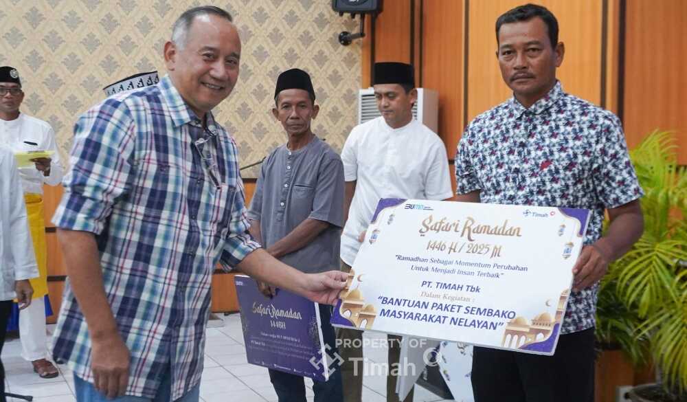 PT Timah membagikan ratusan paket sembako kepada nelayan di Kundur Barat, Setunak, dan Kenipaan dalam kegiatan safari ramadan yang digelar di Wisma Kundur, Sabtu 15 Maret lalu. (Timah)