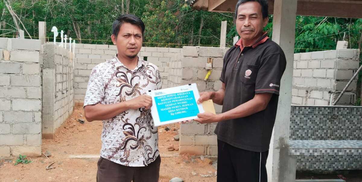 pt timah bantu rumah ibadah di Kundur PT Timah menyalurkan bantuan untuk Masjid Nurul Ikhwan Desa Kundur dan Musala Assafiyah di Desa Sawang Laut, Kecamatan Kundur Barat, 15 Maret 2025. (Timah)