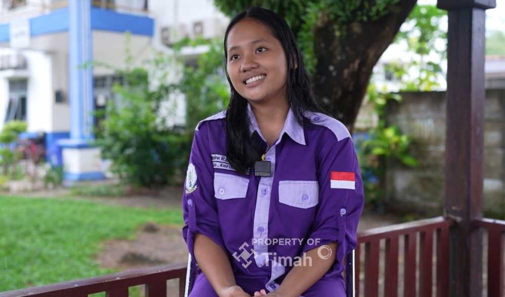 regina rosalinda nainggolan Regina Rosalinda Nainggolan, remaja berusia 16 tahun asal Kabupaten Karimun, Kepulauan Riau, mengikuti program beasiswa PT Timah, yaitu Pemali Boarding School, kini Regina menempuh Pendidikan di SMAN 1 Pemali yang terletak di Kepulauan Bangka Belitung. (Timah)