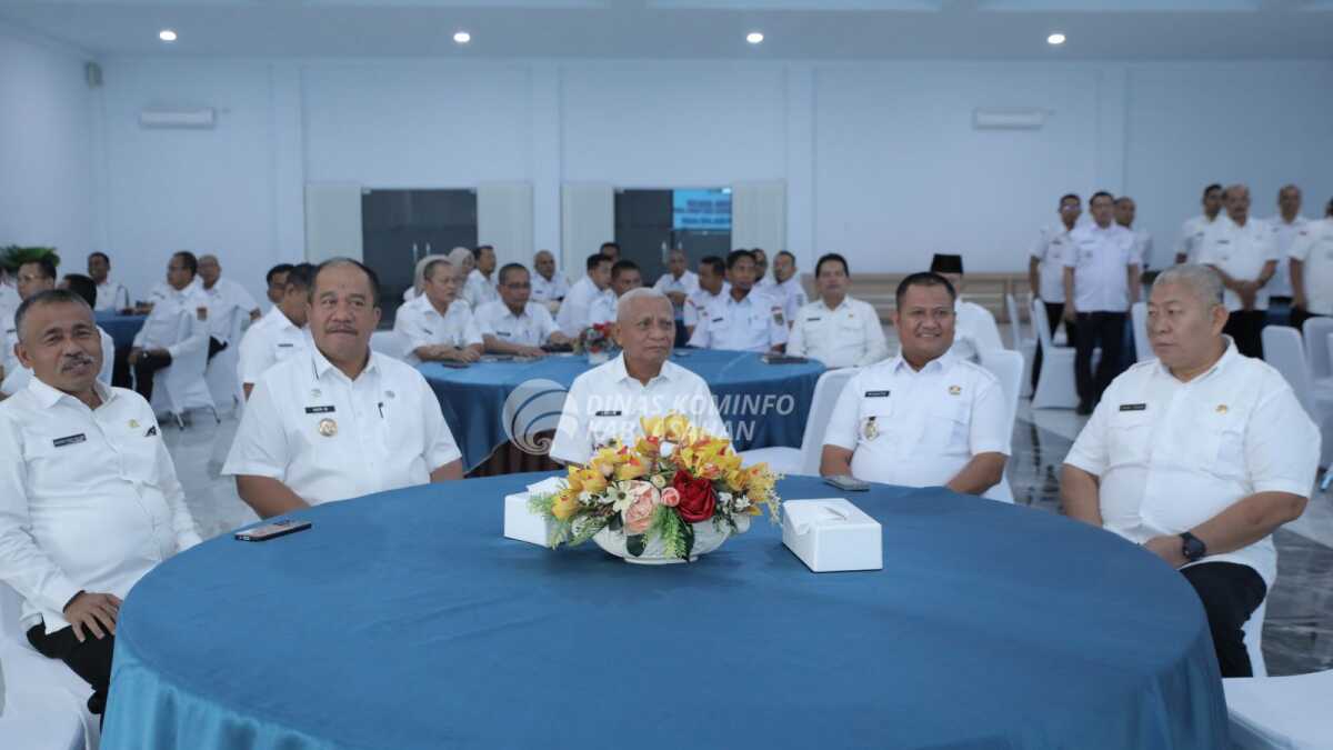 Serah terima jabatan (sertijab) Bupati Asahan periode 2021-2025 kepada Bupati dan Wakil Bupati Asahan periode 2025-2030 di Aula Melati Kantor Bupati Asahan, Rabu (05/03/2025). (Diskominfo Asahan)