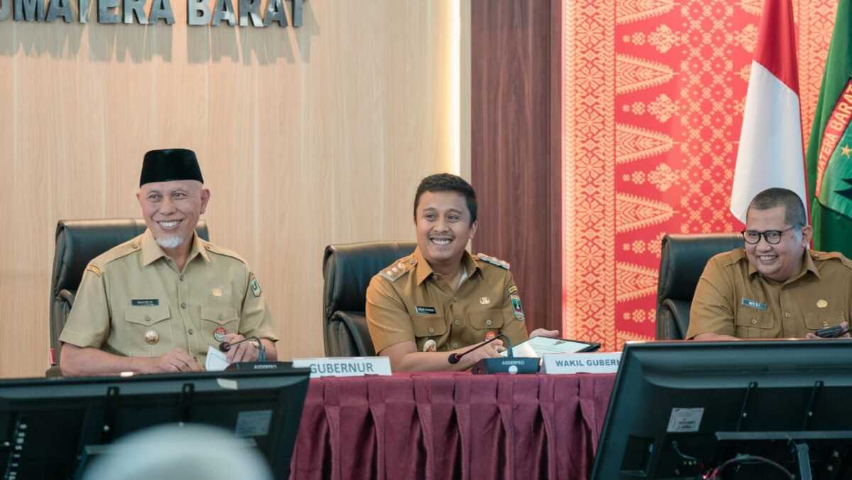 Wagub Sumbar, Vasco Ruseimy Memberikan Arahan tegaskan komitmennya atasi stunting, Rabu (12/03/2025). (Foto Adpim Sumbar).