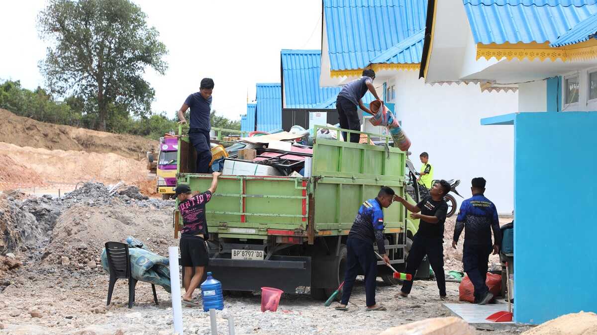 BP Batam kembali memfasilitasi pergeseran terhadap 8 Kepala Keluarga (KK) menuju rumah baru di Kawasan Tanjung Banon. (foto: humasbpbatam)