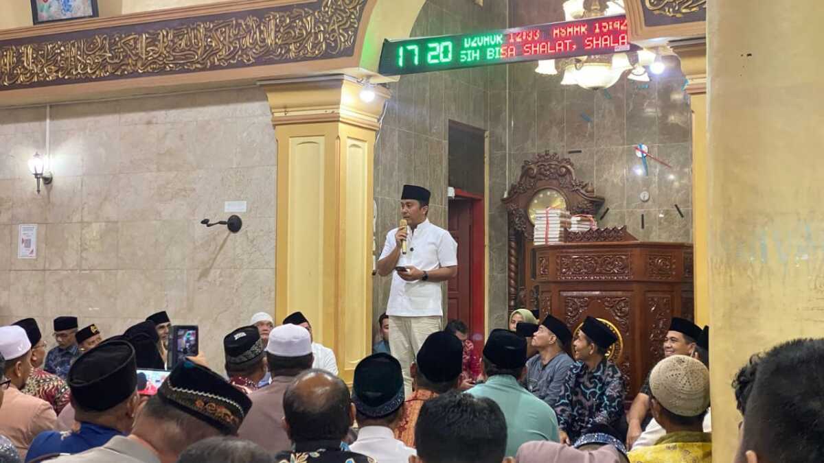 Wagub Vasco Ruseimy kunjungan ke Masjid Raya Gadur, Padang Pariaman, Kamis (6/03/2025). (Foto Adpim Sumbar).