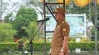 IMG-20250408-WA0006 Bupati Inhil H Herman saat memimpin apel gabungan hari pertama masuk kerja (8/4/2025)