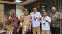IMG-20250424-WA0005 H Ikbal Sayuti anggota DPRD Provinsi Riau komisi II saat melakukan kunjungan resmi ke Kementerian Pertanian Republik Indonesia. Kunjungan ini merupakan bagian dari upaya serius memperjuangkan nasib petani kelapa,