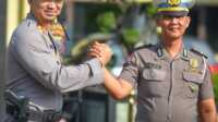 IMG-20250430-WA0000 Kapolres Tegal Kota, I Putu Bagus Krisna Purnama beri ucapan salamat ataa kenaikan pangkat Aiptu AB Wibowo, Rabu 30/04/2025. (Foto: Hms Polres Tegal Kota)
