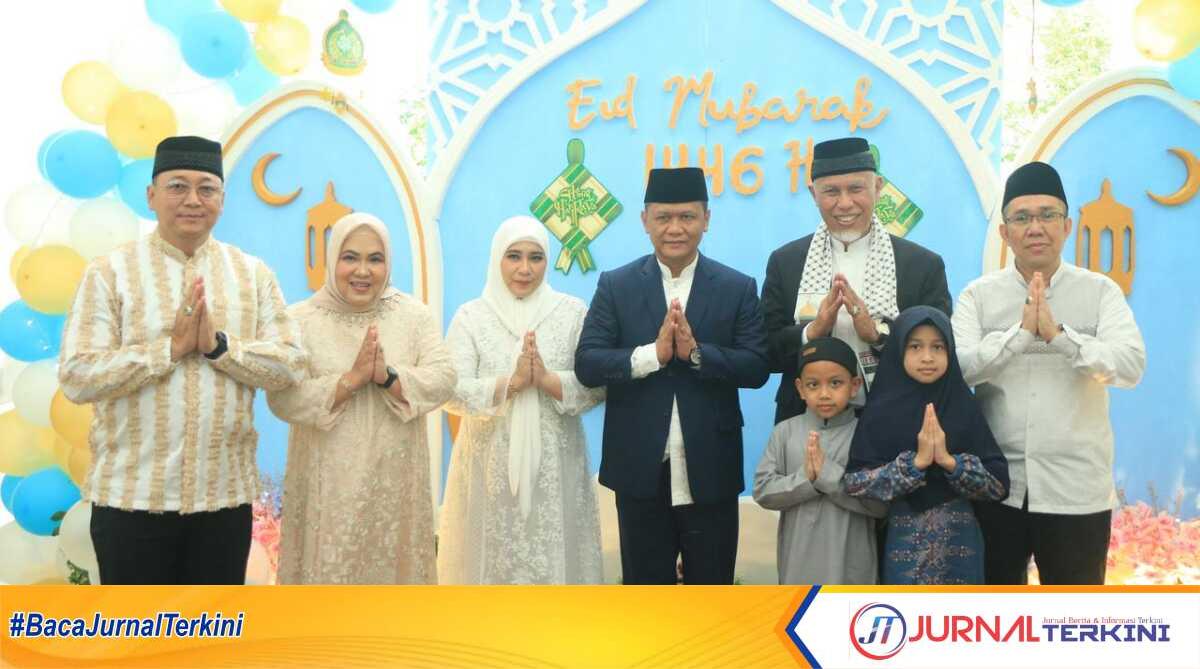 Kapolda Sumbar Irjen. Pol. Gatot Tri Suryanta, melaksanakan acara Open House dalam rangka menyambut Hari Raya Idul Fitri 1446 H, Senin (31/03/2025) pagi di rumah dinas Kapolda Sumbar. (JurnalTerkini.id/Amryan)