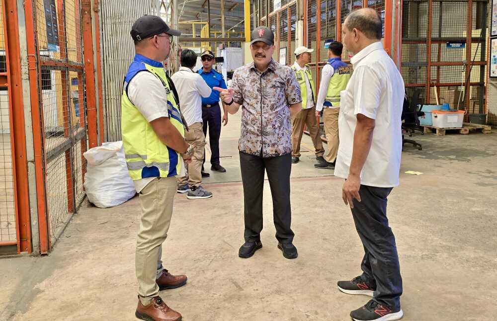 Deputi Bidang Pengelolaan Bandara, Pelabuhan, dan Lalu Lintas Barang BP Batam, Irjen Pol. Ruslan Aspan, meninjau progres pengembangan Bandara Internasional Hang Nadim pada Selasa (22/4/2025). (Foto: humasbpbatam)