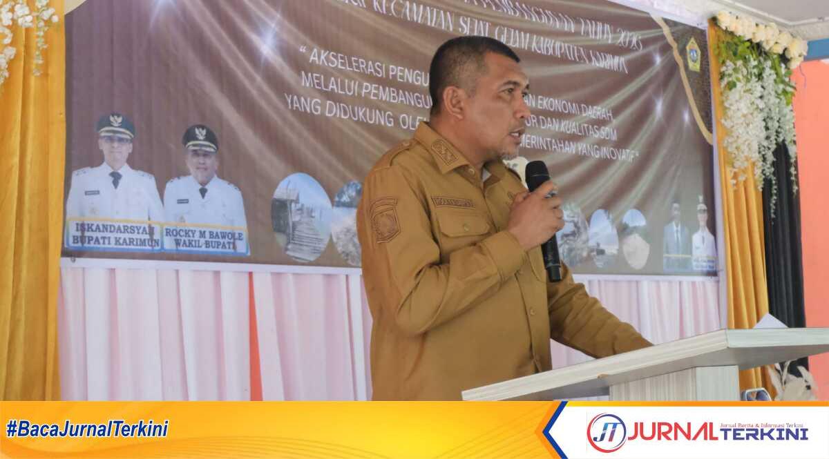 Wakil Bupati Karimun Rocky Marciano Bawole hadir serta membuka secara resmi musyawarah perencanaan pembangunan (Musrenbang) Kecamatan Selat Gelam disejalankan pelantikan PAW Ketua BPD Desa Parit 2 di Gedung Balai Desa Parit 2 Kecamatan Selat Gelam, Senin (21/04/2025). (JurnalTerkini.id/edy kencana)