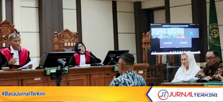 Screenshot_2025-04-28-20-30-29-68_40deb401b9ffe8e1df2f1cc5ba480b12 Sidang kedua kasus dugaan suap dan gratifikasi, mantan Wali Kota Semarang, Hevearita Gunaryati Rahayu, dan suaminya, Alwin Basri, di Pengadilan Tipikor Semarang./Dok.Foto.BJ.(jurnalterkini.id/Ponco)