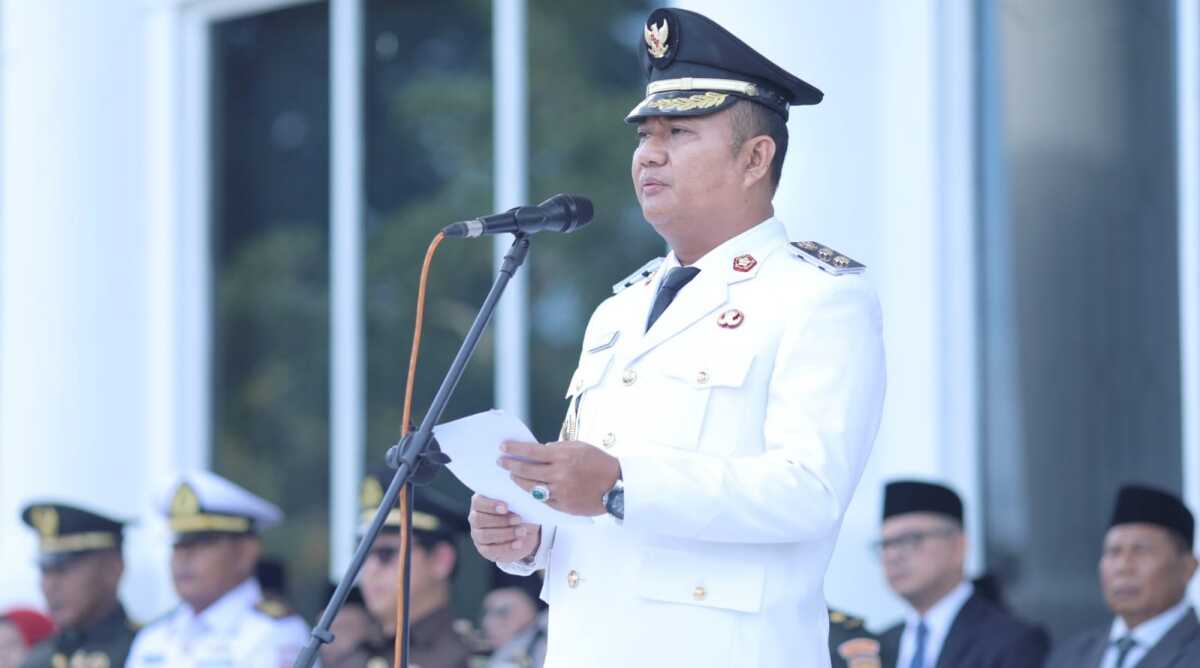 Wabup rianto pimpin upacara otonomi daerah Wakil Bupati Asahan Rianto, SH., MAP memimpin upacara Hari Otonomi Daerah di halaman Kantor Bupati Asahan, Jumat (25/04/2025). (Diskominfo Asahan)