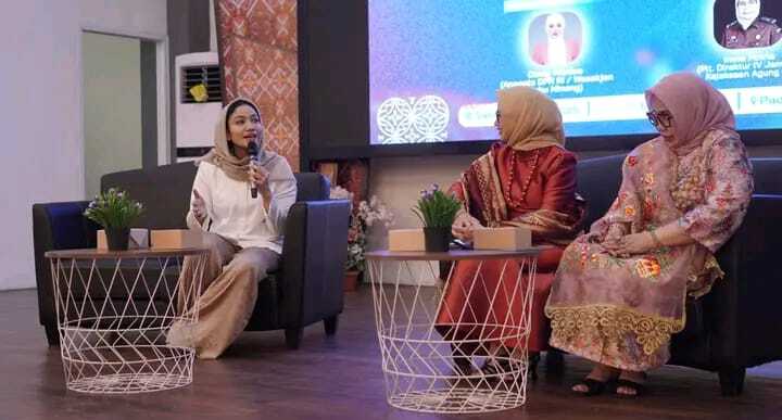 bupati Dharmasraya gebu Minang Bupati Dharmasraya, Annisa Suci Ramadhani menghadiri Talk Show di DPP GEBU Minang, Youth Center, Padang.