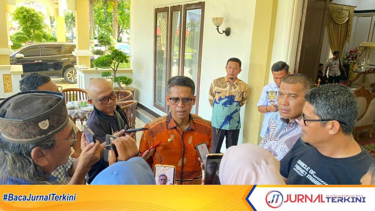 Bupati Karimun Iskandarsyah (JurnalTerkini.id/edy kencana)