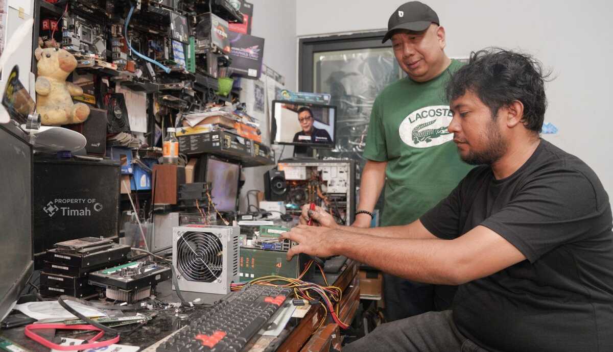 D&P Komputer, mitra binaan PT Timah terus berkembang, melayani berbagai kebutuhan untuk sekolah dan kantor di Belitung. (Timah)