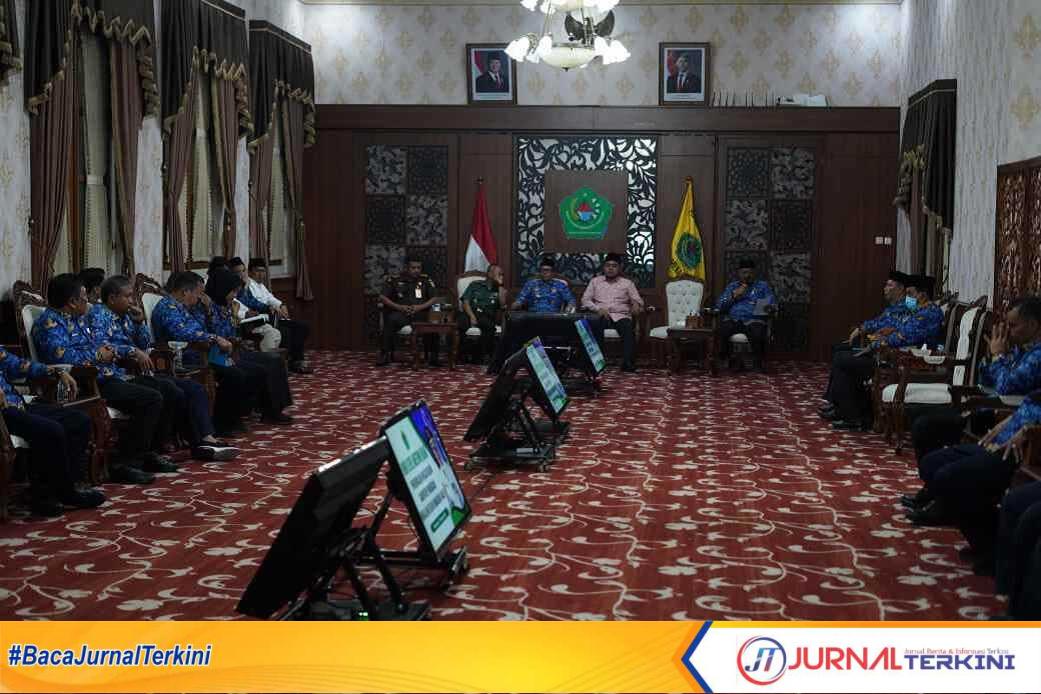 Pemkab Pamekasan menggelar "high level meeting" di Peringgitan Dalam Mandhapa Aghung Ronggosukowati, Senin (17/2/2025). (JurnalTerkini.id/fiki)