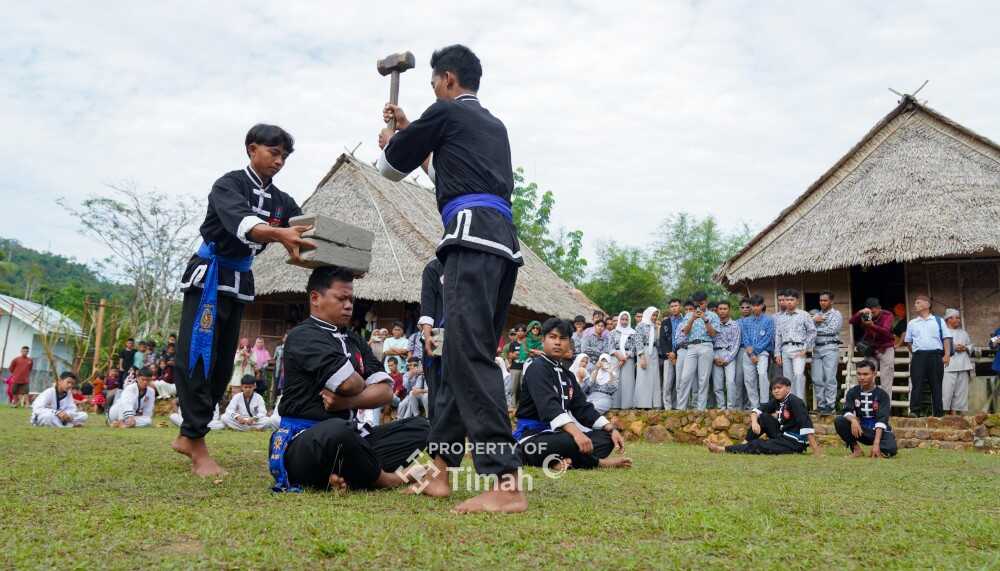 kampung adat gebong mamarong PT Timah Tbk bersama Lembaga Adat Mapur menghadirkan Kampung Adat Gebong Memarong di Dusun Air Abik, Desa Gunung Muda, Kabupaten Bangka sebagai upaya melestarikan destinasi wisata. (Timah)